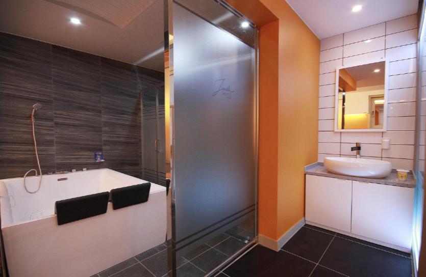 אולסן Jade Hotel מראה חיצוני תמונה