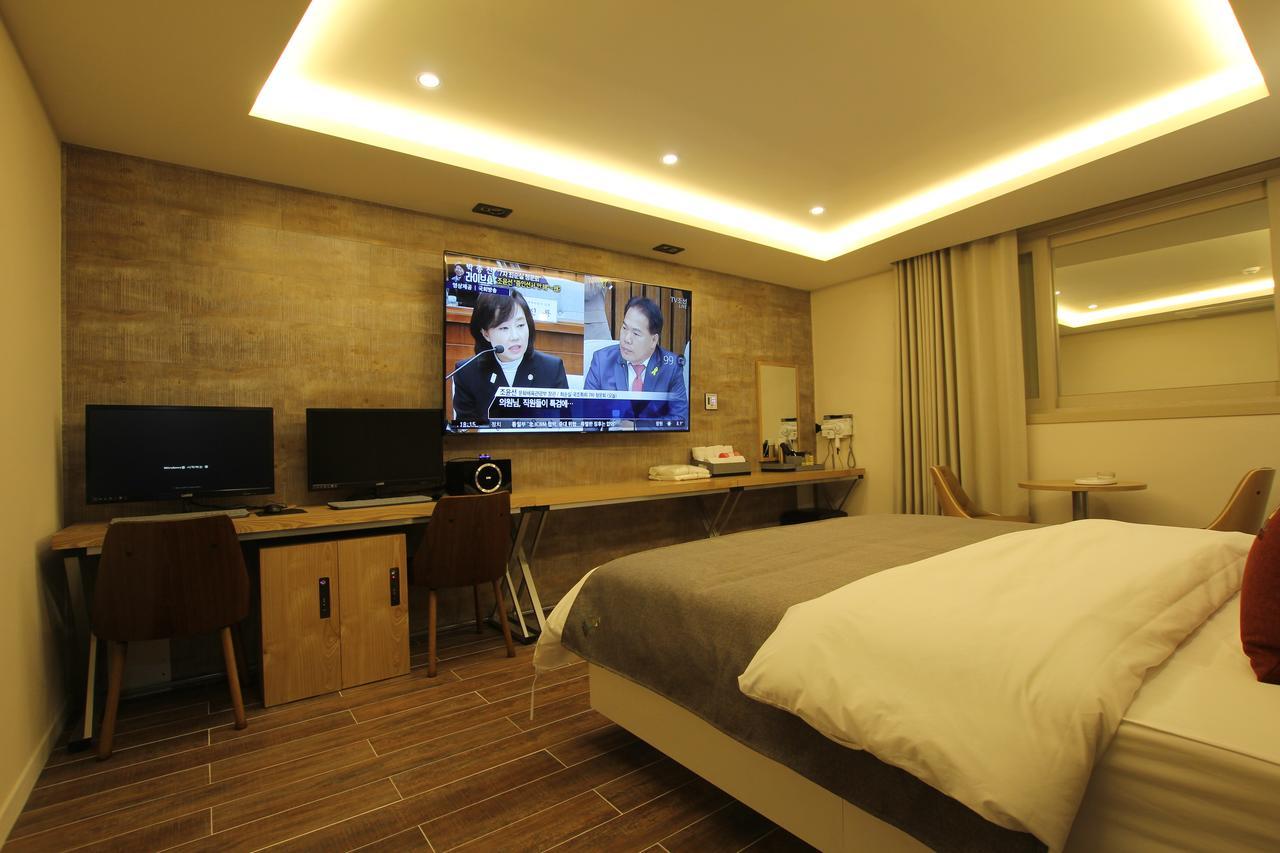 אולסן Jade Hotel מראה חיצוני תמונה