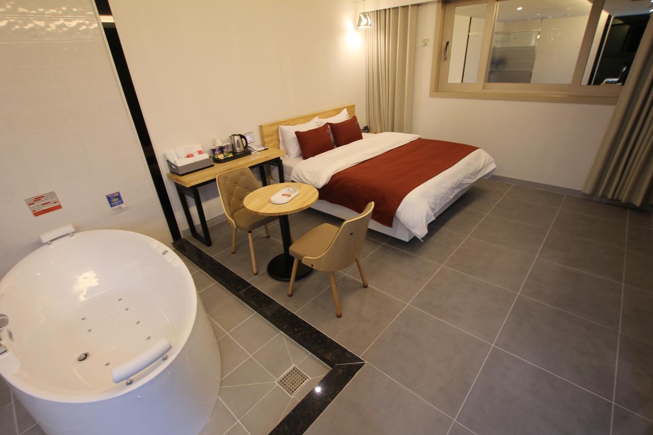אולסן Jade Hotel מראה חיצוני תמונה